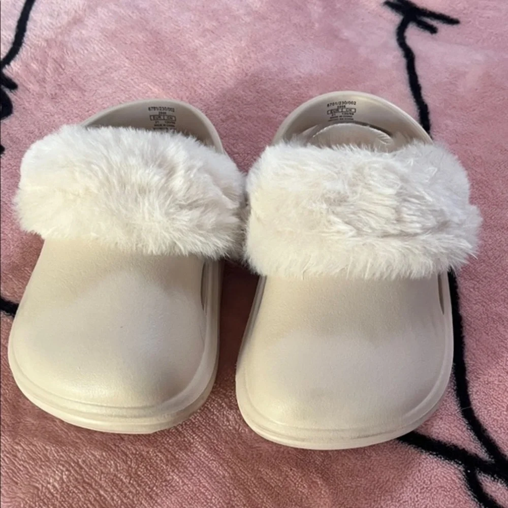 Zara Kids Cream Slippers with Faux Fur